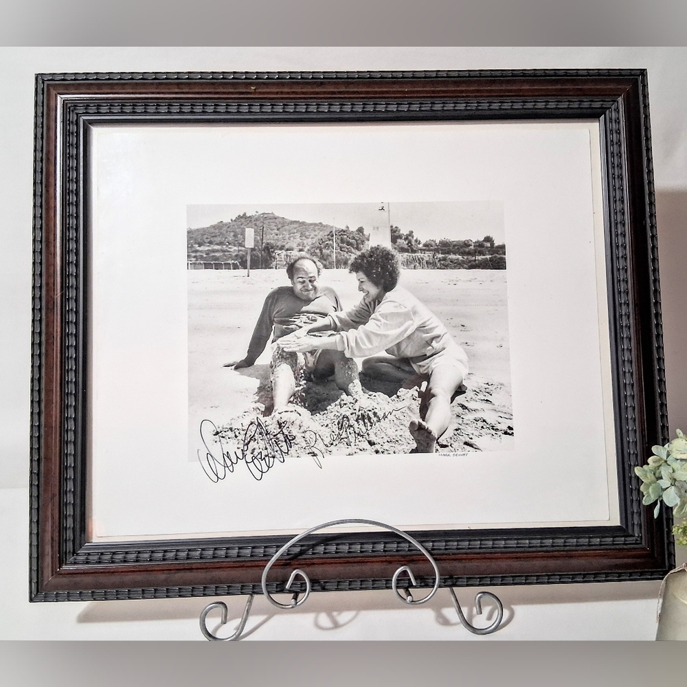 Signed Framed Photo - Danny Devito & Rhea Perman - Brand New Frame - Picture 5 of 7